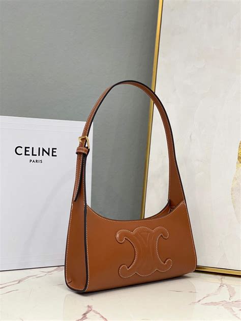 celine 平滑小牛皮零錢包|CELINE 新款光滑牛皮革CUIR TRIOMPHE .